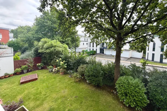 grüner Blick vom Balkon