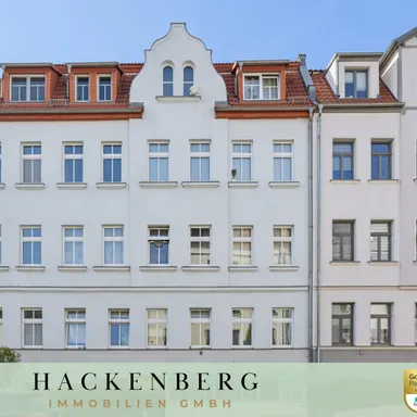 Investieren in Leipzig: Helle Dachgeschosswohnung mit Einbauküche & Stellplatz