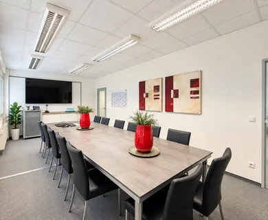 ATTRAKTIVE BÜROFLÄCHEN AUF ZWEI ETAGEN – CA. 270 M² IN GREFRATH ZU MIETEN!