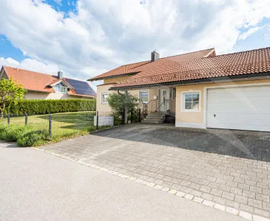 Gepflegtes Einfamilienhaus mit großem Garten, Pool und Einliegerwohnung
