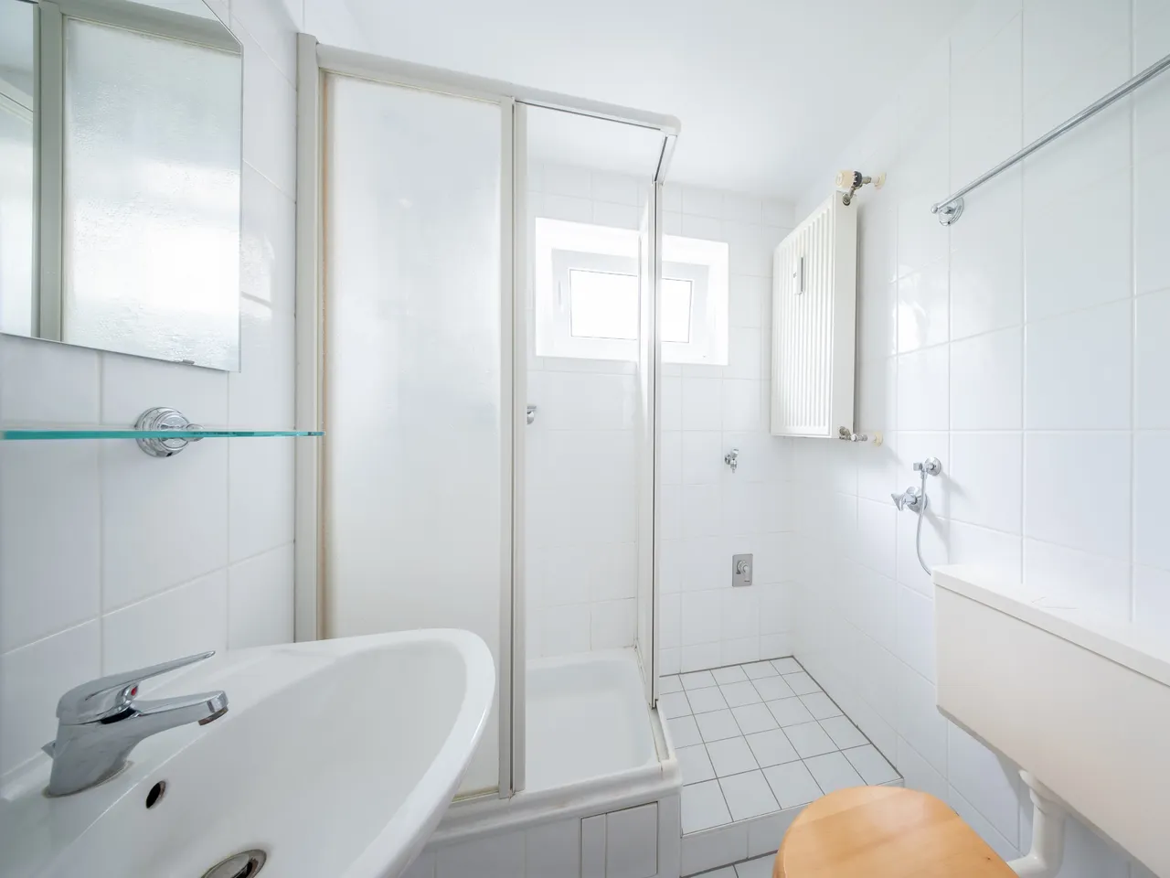 WC mit Dusche und WM-Anschluss