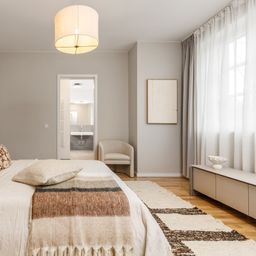 Zeitlos schöner Neubau zum Einzug bereit !