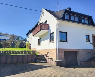 Großzügiges, freistehendes Zweifamilienhaus mit Garagen & Garten in idyllischer Lage bei Montabaur!