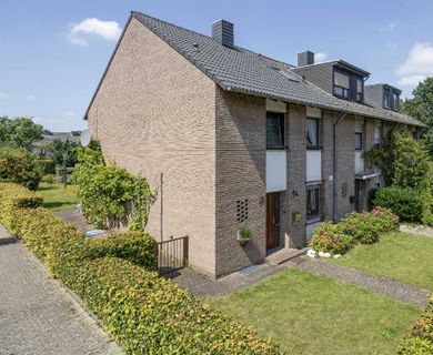 Keine Käuferprovision! Reihenendhaus auf großem Grundstück im Grachtenviertel von Ratingen