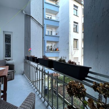 Gründerzeitarchitektur trifft modernes Interior – Ihre Eigentumswohnung im 1.OG am Ostfriedhof