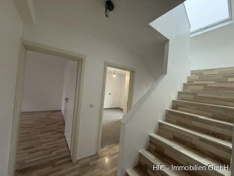 Wohn- und Geschäftshaus mit ca. 100 m² Ladenlokal & ca. 120 m² modernisierter Maisonettewohnung