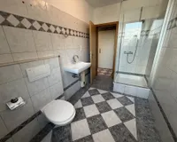 Badezimmer mit Dusche