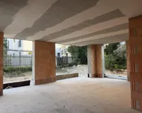 Es handelt sich um unverbindliche Illustrationen mit Sonderausstattungen. Die Bauausführung erfolgt durch das Bauunternehmen