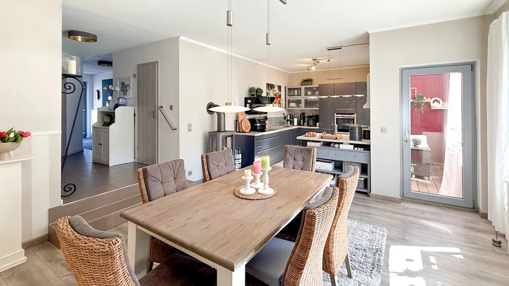 .Esszimmer und Küche