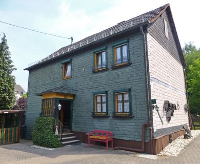 Sanierungsbedürftiges Fachwerkhaus mit Stellplatz und reichlich Gestaltungspotenzial – ideal für den Handwerker!