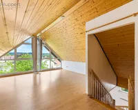 Zimmer Maisonette links