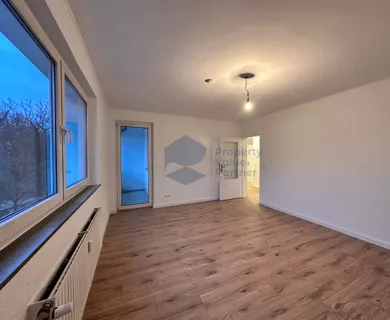 Vollständig sanierte 2-Zimmer-Wohnung im 3. Obergeschoss mit Loggia