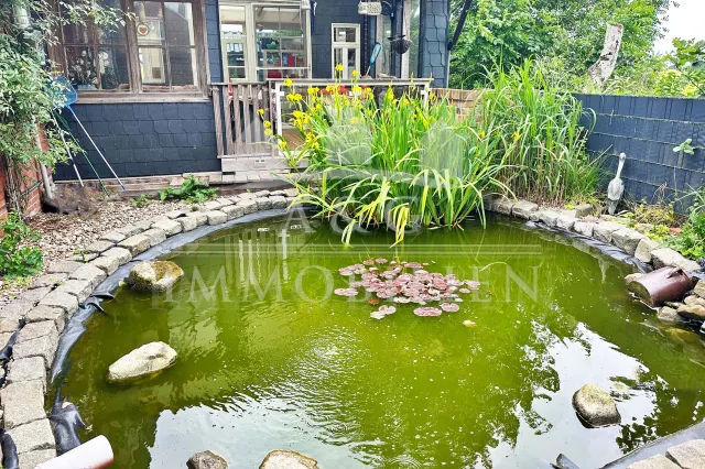 TEICH MIT TERRASSE