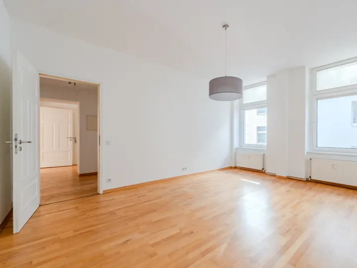 Helle Wohnung in begehrter Akazienkiez-Lage – provisionsfrei & sofort bezugsfrei !