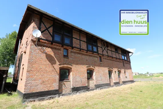 Mehrfamilienhaus in Hohenfelde mit Halle und Gewerberäumen