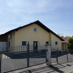 Ruhiges Wohnen am Ortsrand: Gepflegtes Zuhause mit Wintergarten, Balkonkraftwerk und Garten!