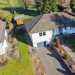 Stilvoller Bungalow mit hellem Wohnbereich & großzügigem Garten!