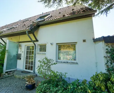 Düsseldorf-Lichtenbroich: Reihenendhaus in familienfreundlicher Lage