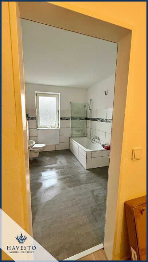 Modern geschnittene Wohnung mit Kaminofen in historischem Fachwerkhaus mit Einbauküche - Foto 2