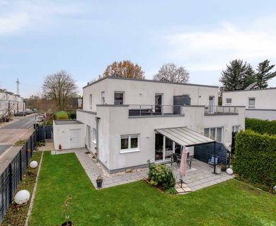 Moderne Doppelhaushälfte mit sonnigem Garten, Dachterrasse und Garage in Ratingen-Lintorf