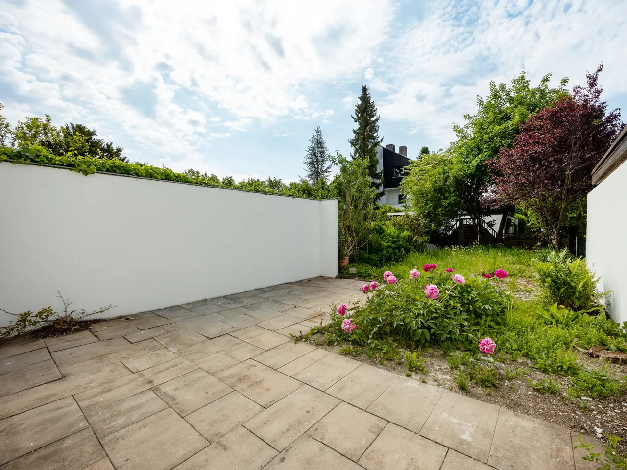 Terrasse mit Gartenblick