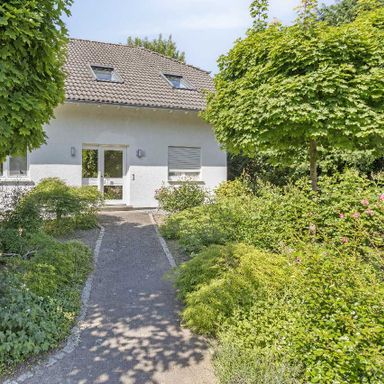 Bezugsfreies 1-2 Familienhaus und Bungalow auf 2.412m² Traumgrundstück in Ratingen