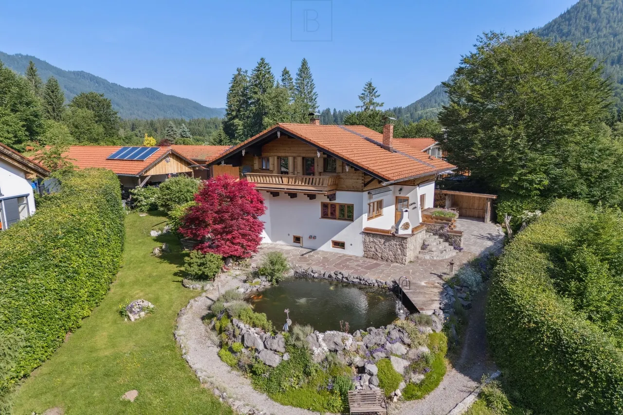 Freistehendes Einfamilienhaus in exzellenter Lage von Neuhaus am Schliersee