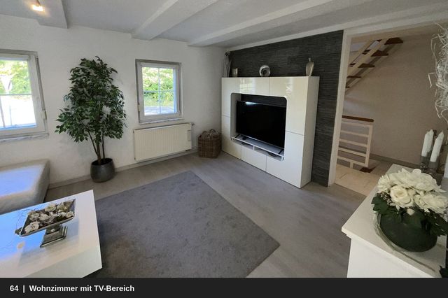 Wohnzimmer mit TV-Bereich