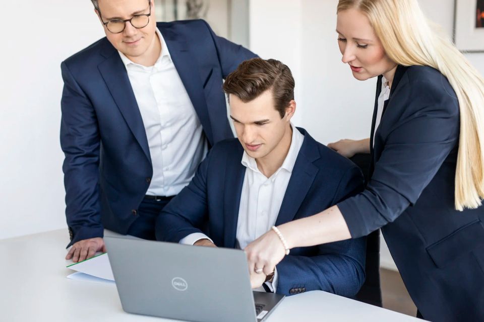 Teamfoto der NATIONAL-BANK Immobilien GmbH – erfahrene Immobilienprofis in Essen.