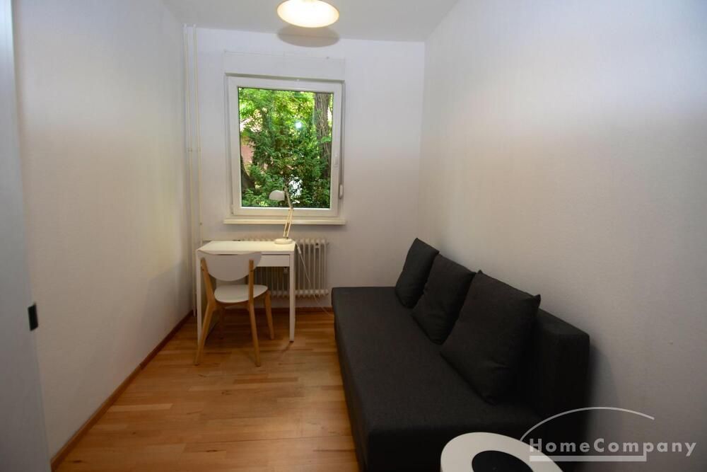 Helle und stilvoll möblierte Wohnung mit großem Balkon und Gartenblick - Foto 3