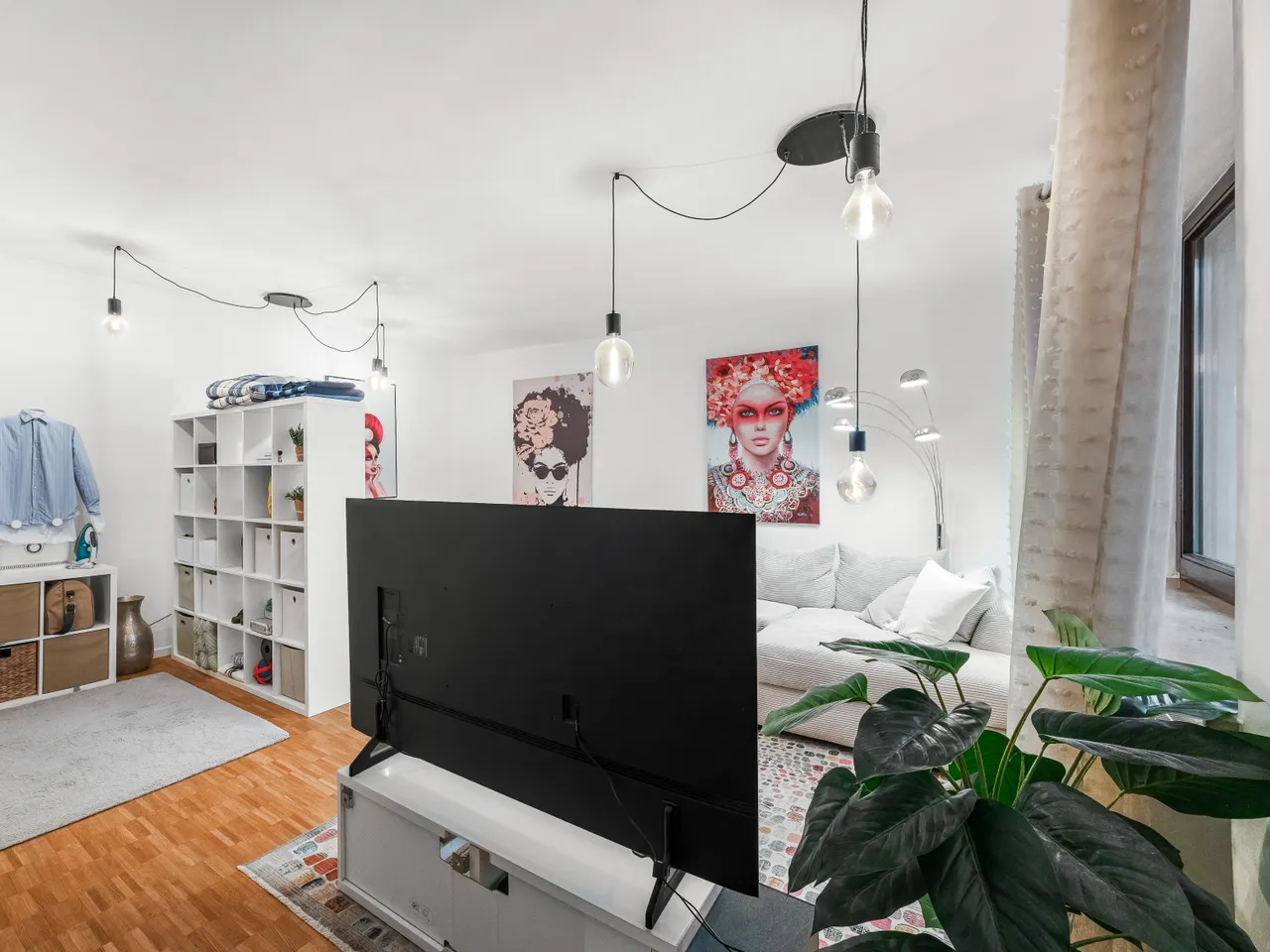 Wohn- und Schlafzimmer