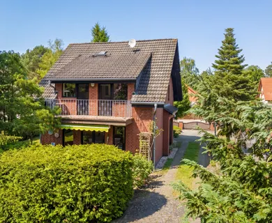 Charmantes Familienhaus mit 693 m² Gartenparadies in ruhiger, etablierter Wohnlage + 5 Stellplätze