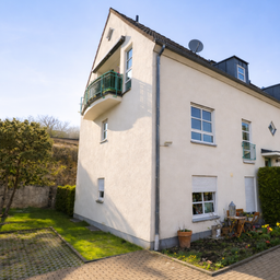 100 m² große Eigentumswhg. mit 3 Zimmern, Südloggia & Stellplatz in ruhiger Sackgassenlage