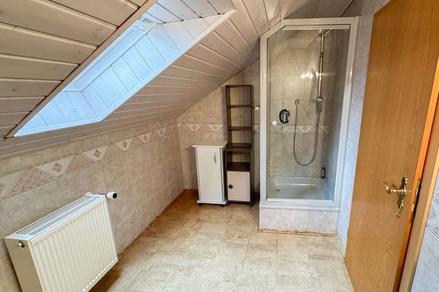 Tageslichtbad mit Dusche DG