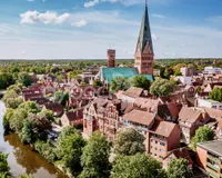 Hausansicht mit Blick über die Stadt