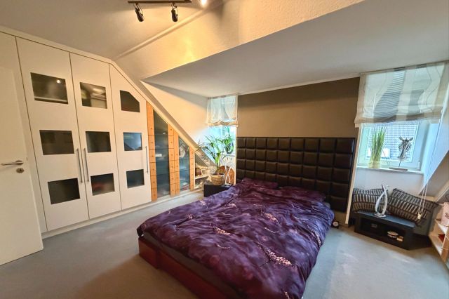 geräumiges Schlafzimmer