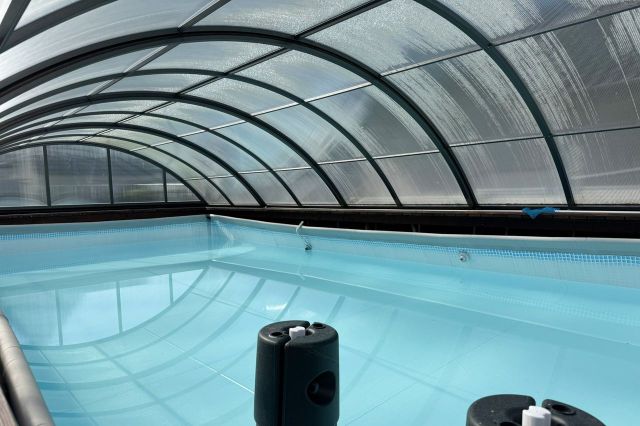 Überdachter Pool
