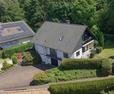 Traumlage am Waldrand von Hachenburg – Gepflegtes EFH mit ELW, Fernsicht und Schlossblick!