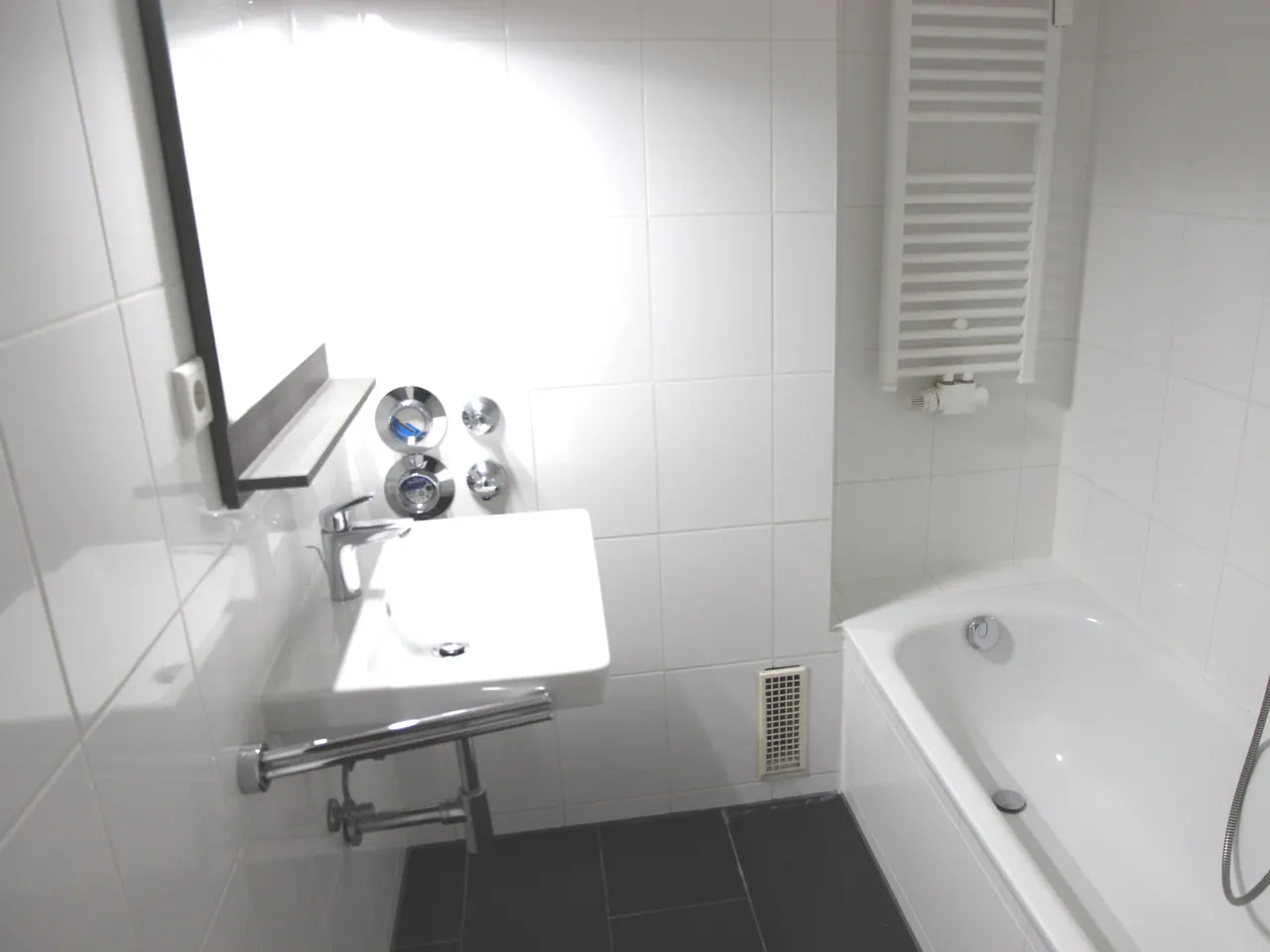 Bad mit Wanne