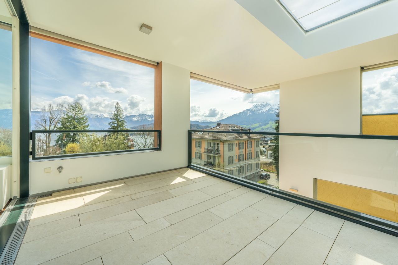 Obere Terrasse mit flexiblem Dach