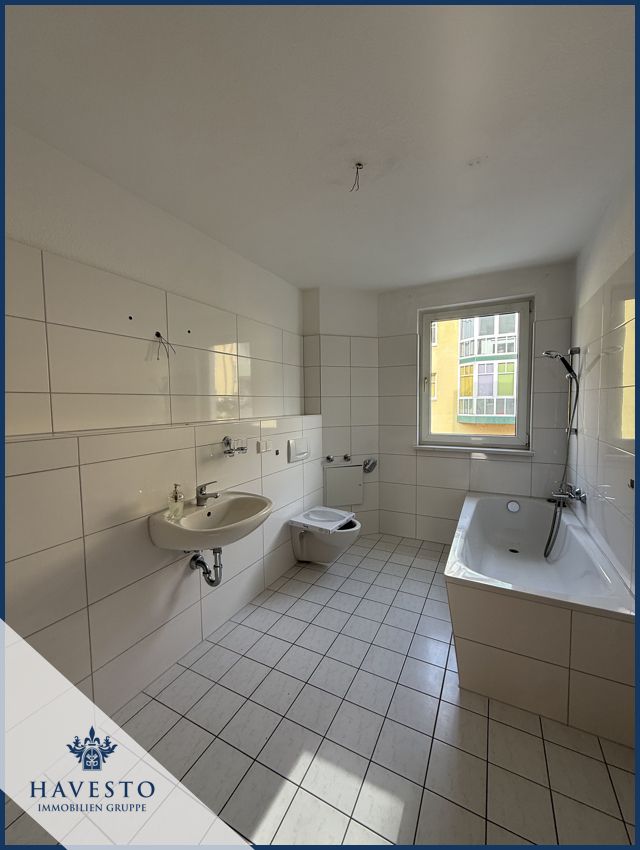 Attraktive Wohnung mit 2-Zimmern, neuer Einbauküche, Balkon & Stellplatz! - Photo 4