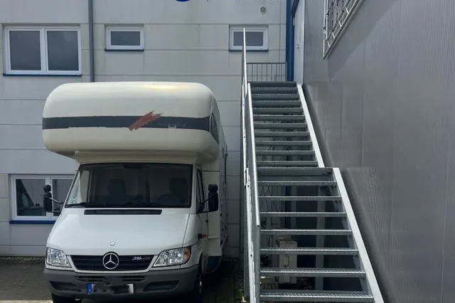 Aufgang Obergeschoss zu den Einezlboxen