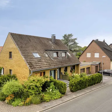 Freistehendes, großzügiges Ein-/Zweifamilienhaus in begehrter Lage von Ratingen-Ost