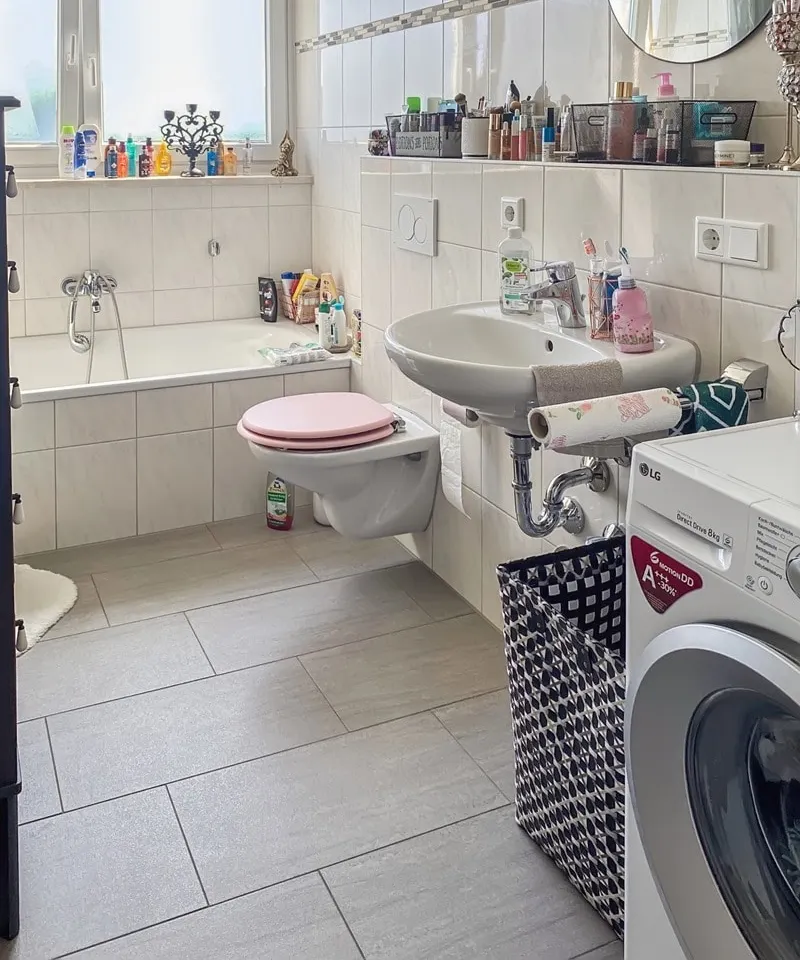 Badezimmer mit Fenster, WC