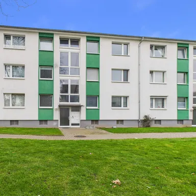 Attraktive Erdgeschosswohnung in zentraler Lage!
Wir bitte um ausschließlich schriftliche Anfragen.