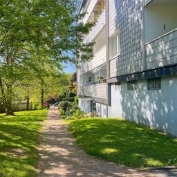 Ideal vermietet – bestens investiert: Top geplfegte Mehrfamilienhausanlage mit 15 Stellplätzen