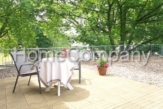 Bright apartment with two balconies, wi-fi by arrangement, parking space in front of the building, excellent infrastructure
