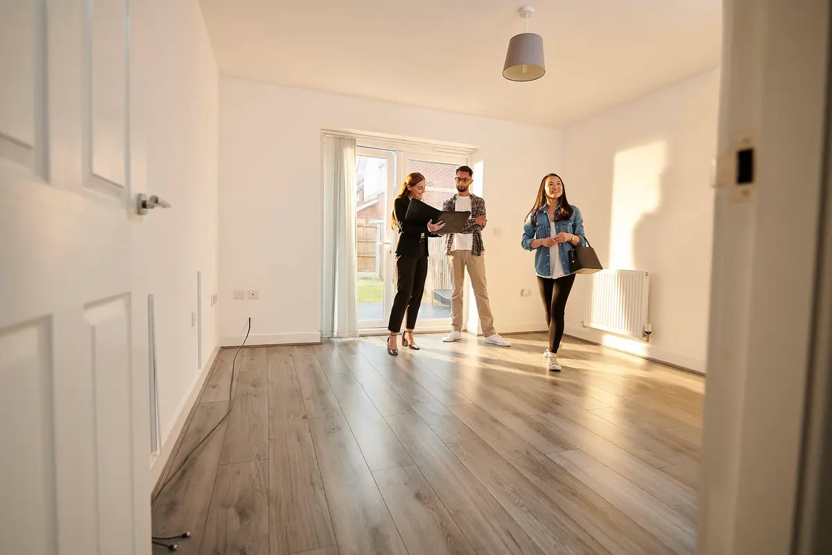 estate agent showround Eigentumswohnung kaufen