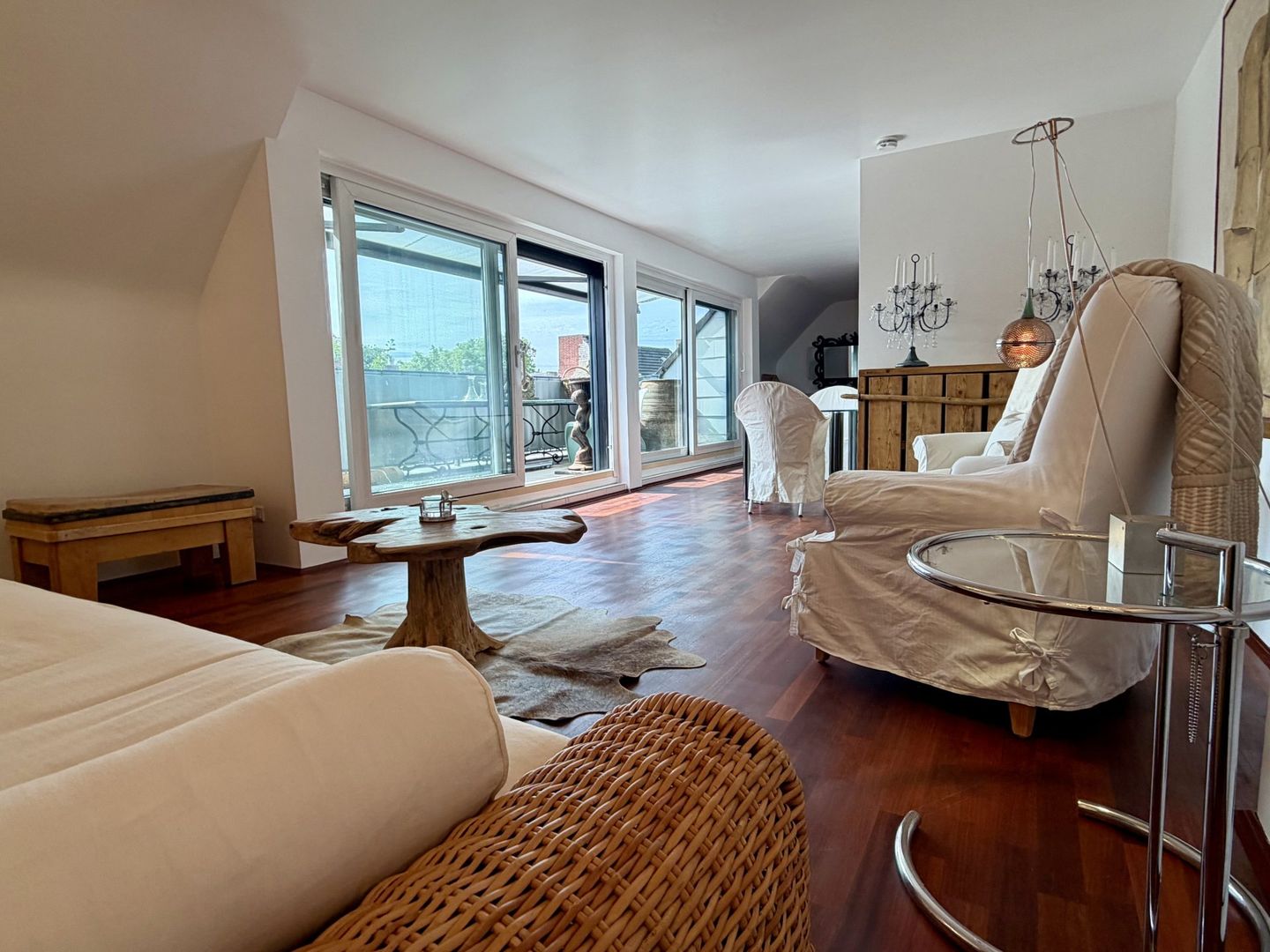 Möbliertes exklusives 1-Zimmer-Apartment in Unterbilk. All-inclusive Miete, sofort beziehbar - Photo 1