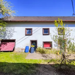 Sanierungsbedürftiges Einfamilienhaus mit großem Grundstück in Ortsrandlage!